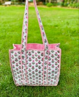 Bolso Tote Bohemio Plegable con Forro de Algodón Acolchado a Mano SHREE, Estampado a Bloque, Bordado y Decorado con Flores
