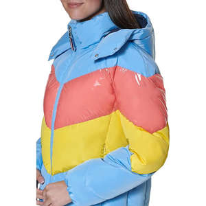 เสื้อแจ็คเก็ตพัฟเฟอร์สั้นมีฮู้ดลายทางเชฟรอนหลากสีสำหรับทุกเพศ - Product Image 1