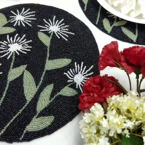 Sous-verres et chemins de table en verre perlé élégants à la vente, sous-verres en perles pour la décoration de la maison, des hôtels et des restaurants - Product Image 1