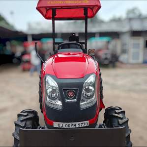 Encuentra iconos similares de maquinaria agrícola en venta 4WD Massey Ferguson. - Product Image 5