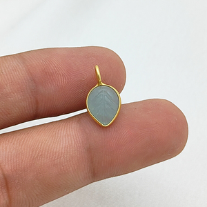 Venta al por mayor 925 Plata aguamarina piedra preciosa hoja colgante chapado en oro con símbolo religioso cristiano para regalo hecho de latón - Product Image 4
