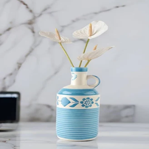 Vase en céramique blanche avec motif de feuille bleue et petite poignée pour les décorations d'hôtel de bureau à domicile disponibles aux prix de gros - Product Image 2