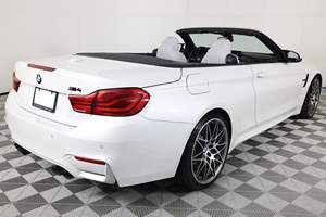 BMW M4 Cabriolet 2019 d'occasion avec pack Compétition (conduite à gauche/droite) - Product Image 4