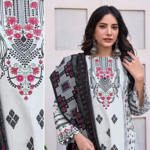 Luxe hiver noir et blanc auto-brodé Shalwar Kameez semi-pelouse bas en mousseline de soie Dupatta élégant costume numéro de modèle fantaisie - Product Image 1