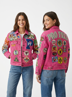Veste en jean respirante avec patchs décoratifs, rivets et finition vintage délavée, fermeture éclair, style streetwear décontracté, toutes saisons