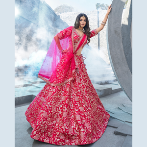 La mayoría de las ventas Magenta Pink Banarasi Lehenga en seda brocada con intrincado trabajo Zari ropa nupcial india tradicional de la India - Product Image 3