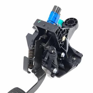 Pédale d'embrayage Renault Trafic Série 465033911R (14>) - Product Image 2