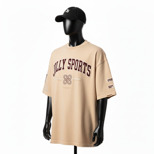 เสื้อยืดผู้ชายทรงหลวม ผ้าเจอร์ซีย์คอตตอนอย่างดี 220 GSM สีทราย ล้างแบบวินเทจ ปักโลโก้ตามสั่ง - Product Image 4