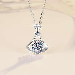 Pendentif en argent sterling 925 avec moissanite ronde taille brillant VVS1, 1 carat, cadeau élégant, bijoux fins à la mode, collier pour femmes - Product Image 3