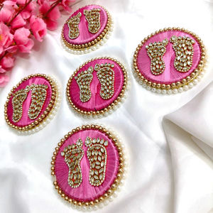 Kundan ทำงาน lakshmi charan Paduka Diwali โชคดีที่มีสเน่ห์สำหรับการตกแต่งวัดชรีแล็กมีเท้าแห่งความเจริญรุ่งเรือง - Product Image 1