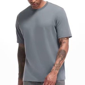 Camiseta de Calidad con Cuello Redondo, Hombros Caídos, Estilo Urbano, Lisa para Hombre, Logotipo Personalizado, Camiseta de Hombre 100% Algodón, Diseño - Product Image 1