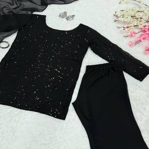 Traje de Trabajo VASTRA COTTAGE de Georgette Puro con Bordado de Lentejuelas, Dupatta a Juego y Pantalones Plazo de Georgette Completamente Cosidos, Ropa de Diseñador - Product Image 2