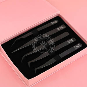 Pinzas de Extensión de Pestañas de Fibra Negra de Venta Caliente, Punta de 45 Grados, Agarre de Diamante, Ligeras, Herramienta de Aislamiento de Pestañas - Product Image 1