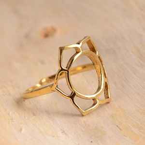 แหวนดอกบัวทองเหลืองชุบทองสำหรับผู้หญิงดีไซน์ดอกไม้ปรับได้เครื่องประดับโยคะน้อยที่สุด - Product Image 6