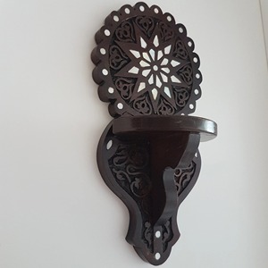 Bougeoir en bois à six colonnes, idéal pour la décoration intérieure, centre de table et éclairage festif, fabriqué à la main en Inde - Product Image 4