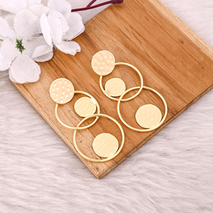 Pendientes de Diseño Martillado, Mayorista de Joyería, Hermosos Pendientes de Latón Chapados en Oro Amarillo, Proveedor de Joyería de Moda para Mujer - Product Image 3