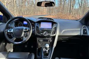 Ford Focus ST 2013 d'occasion en bon état, sans accident, conduite à gauche/droite - Product Image 4