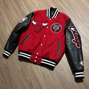 Veste de baseball vintage streetwear pour homme, nouvelle arrivée 2024, personnalisée, en laine/nylon de qualité supérieure, logo personnalisé sur le devant - Product Image 1