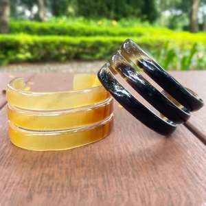 Conjunto de Brazaletes Apilables de Cuerno de Búfalo Natural Ecológico, Pulidos y Lisos, Joyería Minimalista para Uso Diario - Product Image 3