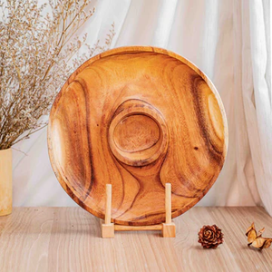 Plateau à manger classique en bois avec couvercle, poignée et petit bol à chutney Tradebyd - Product Image 1