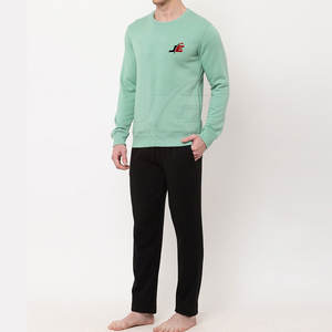 Venta caliente de los hombres de calidad superior Slim Fit Sweat Suits Premium Algodón Poliéster Patrón sólido Transpirable Tallas grandes para el invierno - Product Image 3