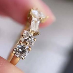 Anillo de Compromiso de Oro Amarillo Vintage con Múltiples Piedras de Moissanita de 1.50 CTW, Banda de Eternidad con Diamantes y Piedras Mixtas - Product Image 2