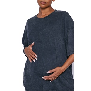 Camiseta de Mujer con Efecto Desgastado, 200GSM, Algodón Pesado, Estilo Casual Oversize, Moda Urbana, Fabricante OEM de Marca Privada - Product Image 3