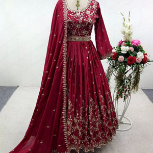 Hermoso vestido de seda de diseñador con conjunto Dupatta con trabajo de bordado de secuencia - Product Image 1