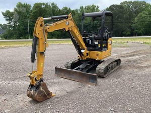 รถขุดขนาดเล็ก CAT 302.7CR มีความเสถียรยอดเยี่ยม ใช้งานง่าย ควบคุมได้อย่างแม่นยำ เหมาะสำหรับงานก่อสร้างและจัดสวน - Product Image 1