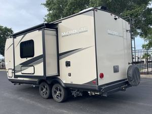 Caravane de voyage tout-terrain de luxe avec système d'énergie solaire et design intérieur intelligent - Product Image 3