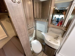 Winnebago F-u-s-e 23A 2017 usado, LISTO PARA LA VENTA - Product Image 4