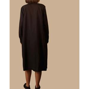 Vestido de Algodón TANISI Bordado Negro, Estilo Casual Elegante para el Día, Transpirable, Largo hasta la Rodilla, Opciones de Tallas Grandes XS-6XL, con Cierre - Product Image 5