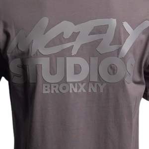 T-shirt graphique minimaliste pour hommes et femmes, imprimé logo propre, coton gris, tee-shirt premium pour tous les jours - Product Image 3