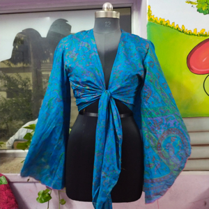 Elegante Top corto de seda modesto con cuello en V profundo, mangas largas de campana y corbata frontal envolvente, estilo informal, cómodo para el día o la noche - Product Image 1