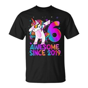 T-shirt da ragazza per il 6° compleanno con unicorno che fa dabbing, design arcobaleno, abbigliamento da festa - Product Image 1