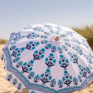 Parapluies de plage de parasol de coton de jardin imprimé de bloc de main avec des parapluies de plage de bois de volant - Product Image 1