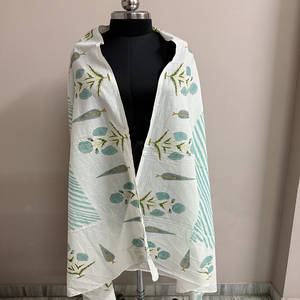 ผ้าคลุมไหล่ผ้าฝ้ายพิมพ์ลายด้วยมือแบบดั้งเดิมของอินเดียสำหรับผู้หญิง แห้งเร็ว ระบายอากาศได้ดี โดดเด่นด้วยงานฝีมือและความเป็นเอกลักษณ์ทางวัฒนธรรม - Product Image 2