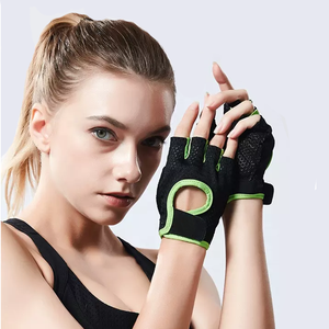 Wholesale Fully Customizable Durable Breathable <b>Gym</b> Mittens Anti Slip Skin Friendly Sports Gloves Yoga FItness Gloves - Product Image 5