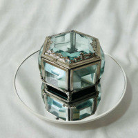 Faveurs de mariage décoratives de luxe Mini boîte à bagues en verre de cristal couvercle de perles de concepteur en métal argenté moderne personnalisable