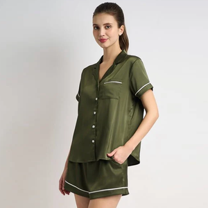 Pijama de satén corto personalizable para mujer, ropa de dormir de verano elegante con cintura elástica y cierre de botón, características suaves - Product Image 5