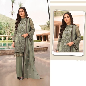 Costume Salwar pakistanais de créateur avec séquence de broderie fonctionne avec une tenue traditionnelle élégante fantaisie Latkan parfaite pour les mariages - Product Image 1