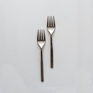 Paire de fourchettes en acier inoxydable argenté à poignée plate de qualité supérieure fabriquées pour les fêtes de restauration de cuisine - Product Image 3