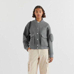 Blousons bombardiers unisexes élégants et confortables Vêtements d'extérieur personnalisables, idéaux pour une tenue décontractée, disponibles dans toutes les tailles - Product Image 1