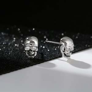 Boucles d'oreilles clous Jeulia en argent sterling, motif crâne de chevalier squelette, pour soirée - Product Image 6