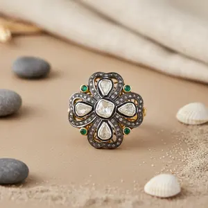 Anillo de Diamantes con Detalles de Esmeralda, Chapado en Oro y Rodio, Platino, Joyería Fina con Claridad VS, Certificado IGI, para Regalos - Product Image 3