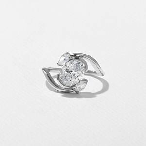 Luxe 1.7 Carat Moissanite Bague de Fiançailles VVS2 Clarté Brillant Coupe 925 Argent Sterling pour les Femmes Fournisseur en Gros à la Mode - Product Image 4