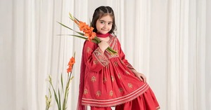 Elegante Set Lehenga Choli Pakistano per Bambine con Dettagli in Pizzo Ricamato e Camicia Lunga per Feste Eid e Mehndi - Product Image 4