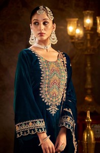 Lujoso diseñador de terciopelo Salwar Kameez con exquisito trabajo de bordado para bodas, fiestas, celebraciones festivas - Product Image 2