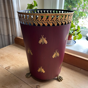 Papelera de metal con hermosa Impresión digital con pies de latón. - Product Image 1