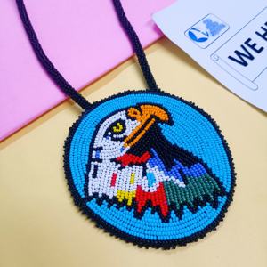 Collier médaillon fait main en perles avec motif tête d'aigle pour la mode tribale, vêtements ethniques, cadeau pour les amateurs d'artisanat, pièce unique - Product Image 5